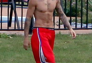 Justin-bieber-shirtless2