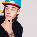 Japanese girl does Justin Bieber – “LOVE ME” and “Stuck in the Moment” Music Video