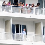 Justin-Bieber-Hotel-Balcony